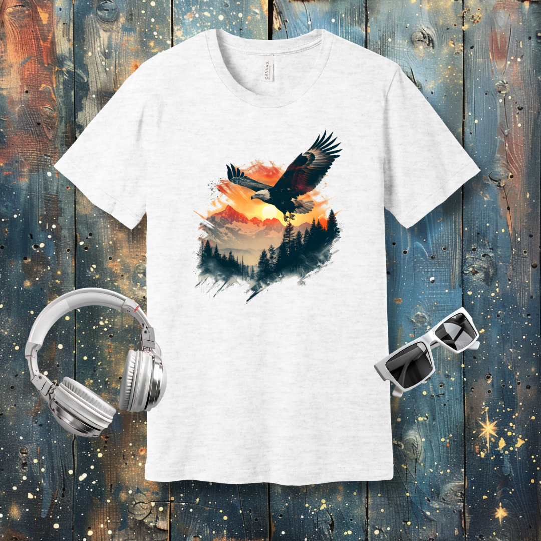 Eagle in the sky, mountains sunset - T-shirt