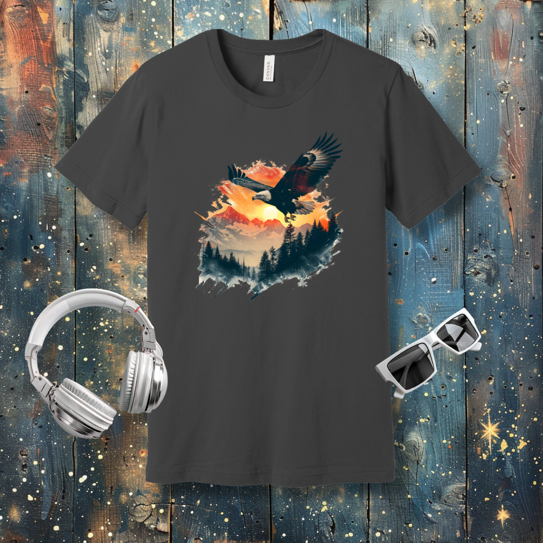 Eagle in the sky, mountains sunset - T-shirt